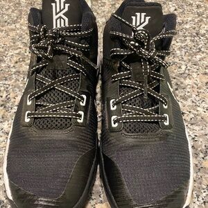 Nike Kyrie Black Basketball Shoes